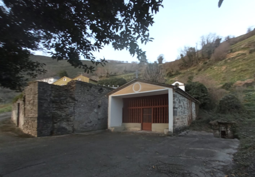 Villaláez: Iglesia actual y cementerio